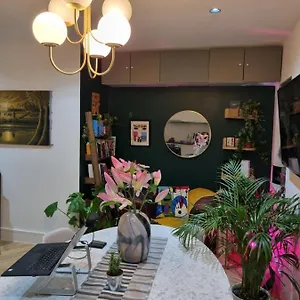  Homestay Bright Spacious In The Park United Kingdom
